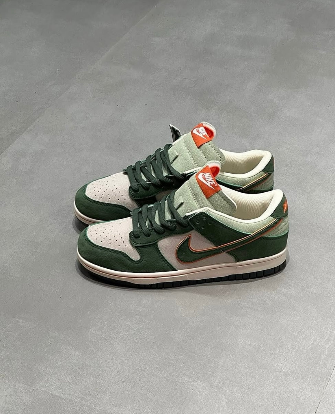 Nike Dunk Low SE - Oil Green / Sail / Orange Blaze