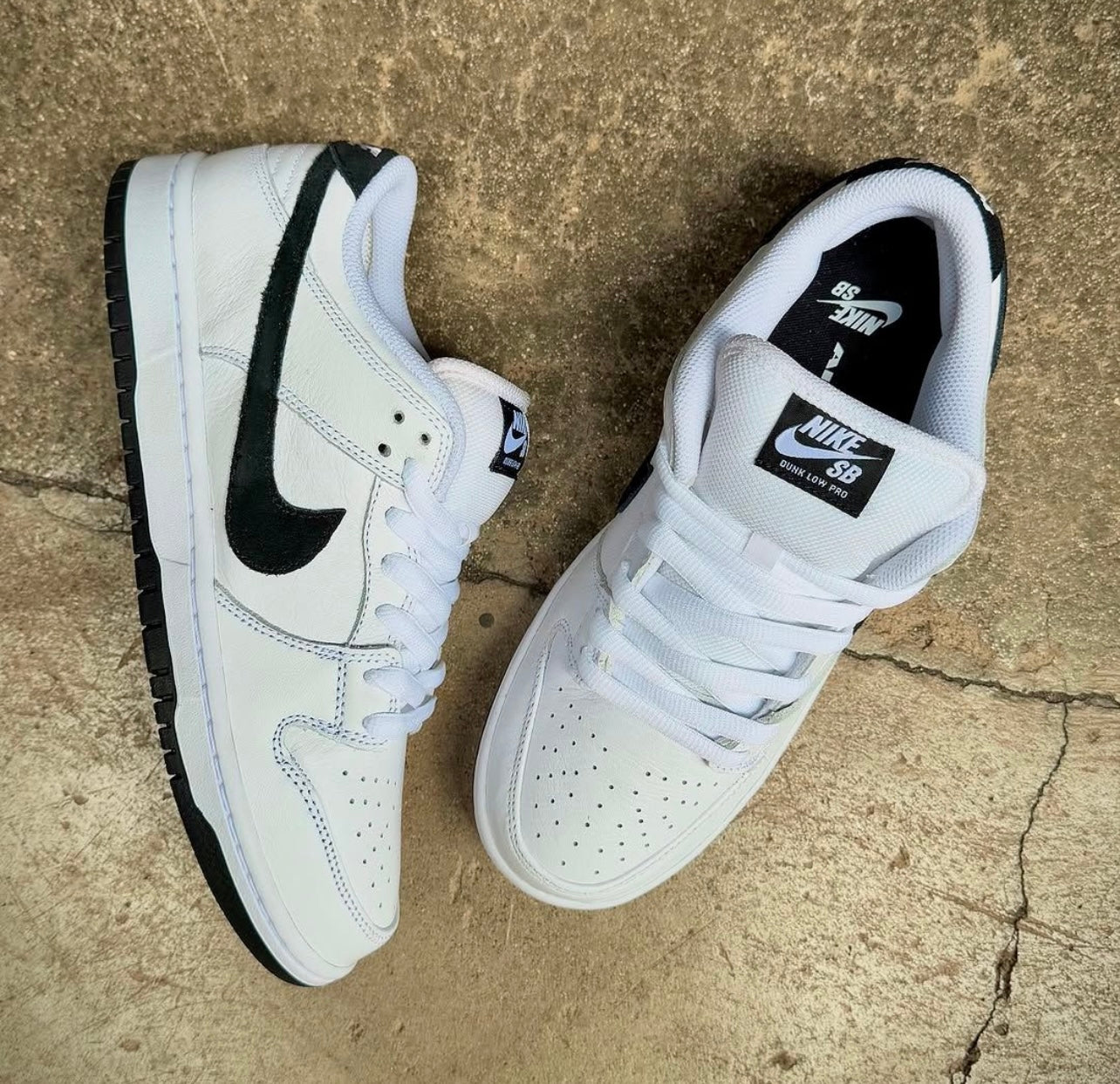 Nike SB Dunk Low “Black/White/Gum”