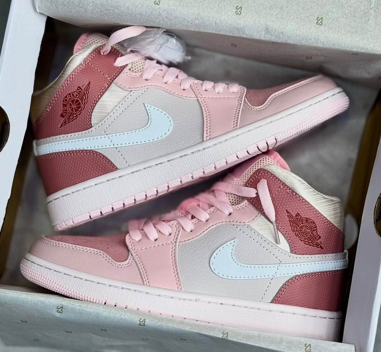 Air Jordan 1 Mid “Cotton Candy Blush”